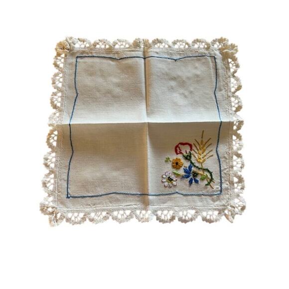 Antique Embroidered Wildflower  6-Piece Linen with Lace Trim Set (1930s–1950s) - Picture 2 of 5